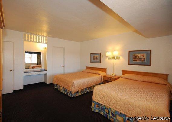 Econo Lodge On Historic Route 66 Barstow Room photo