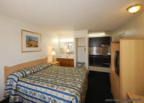 Econo Lodge On Historic Route 66 Barstow Room photo