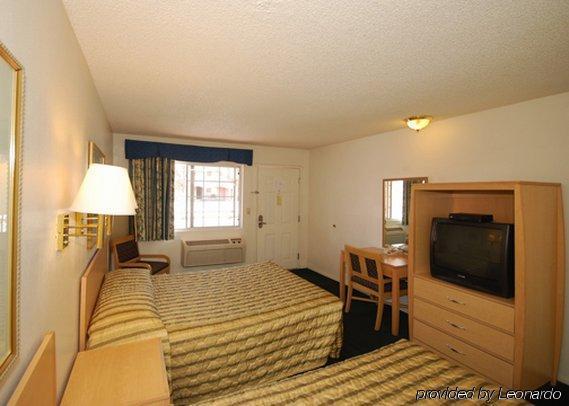 Econo Lodge On Historic Route 66 Barstow Room photo