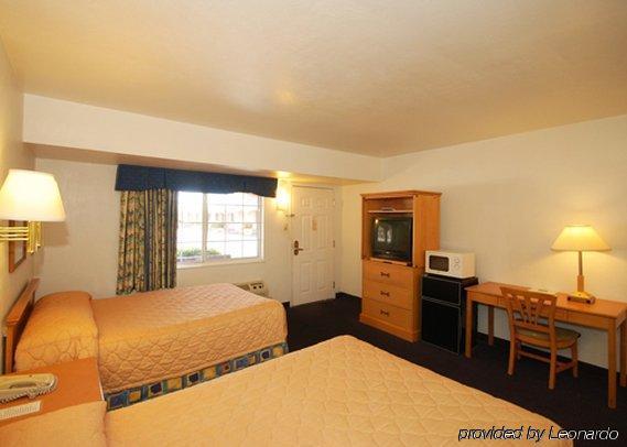 Econo Lodge On Historic Route 66 Barstow Room photo