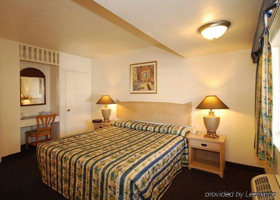 Econo Lodge On Historic Route 66 Barstow Room photo