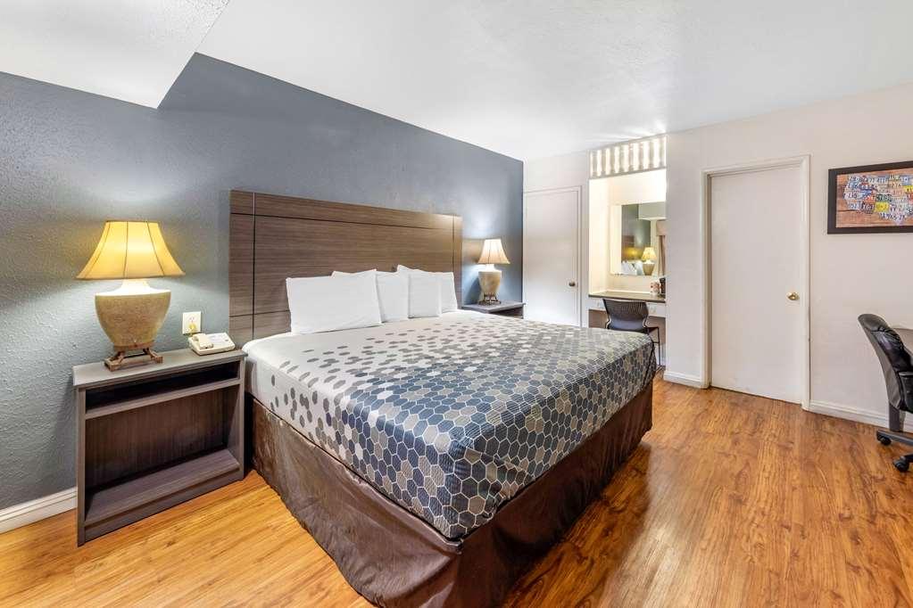 Econo Lodge On Historic Route 66 Barstow Room photo