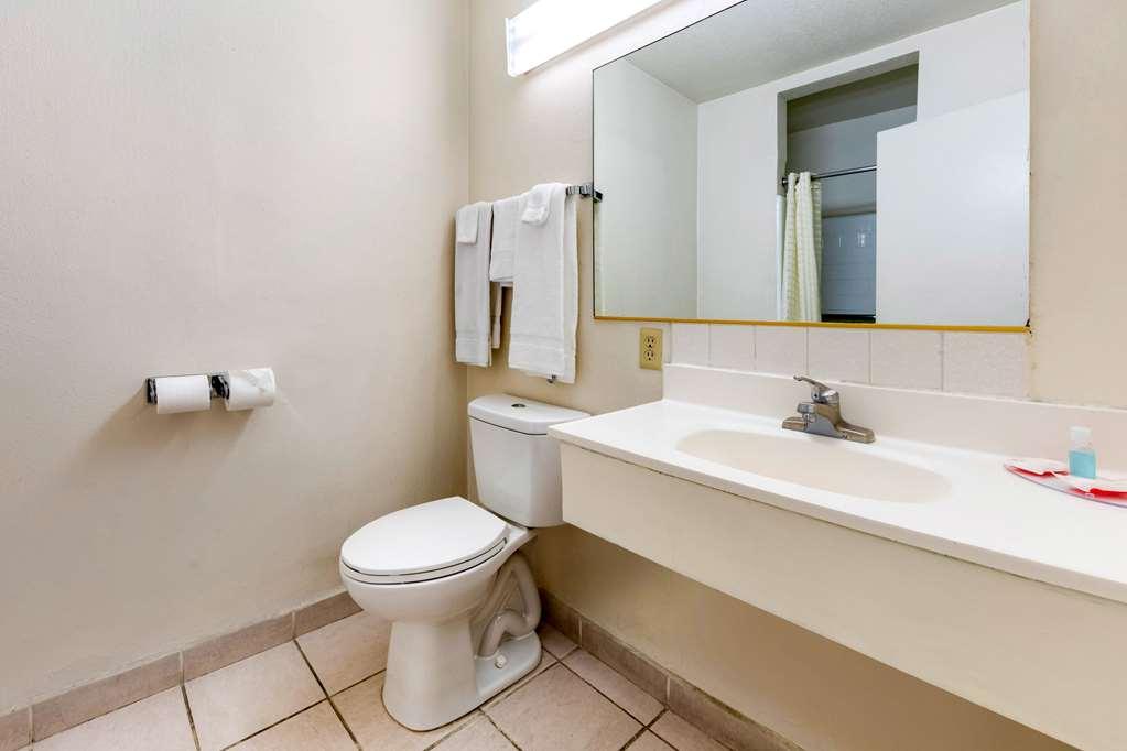 Econo Lodge On Historic Route 66 Barstow Room photo